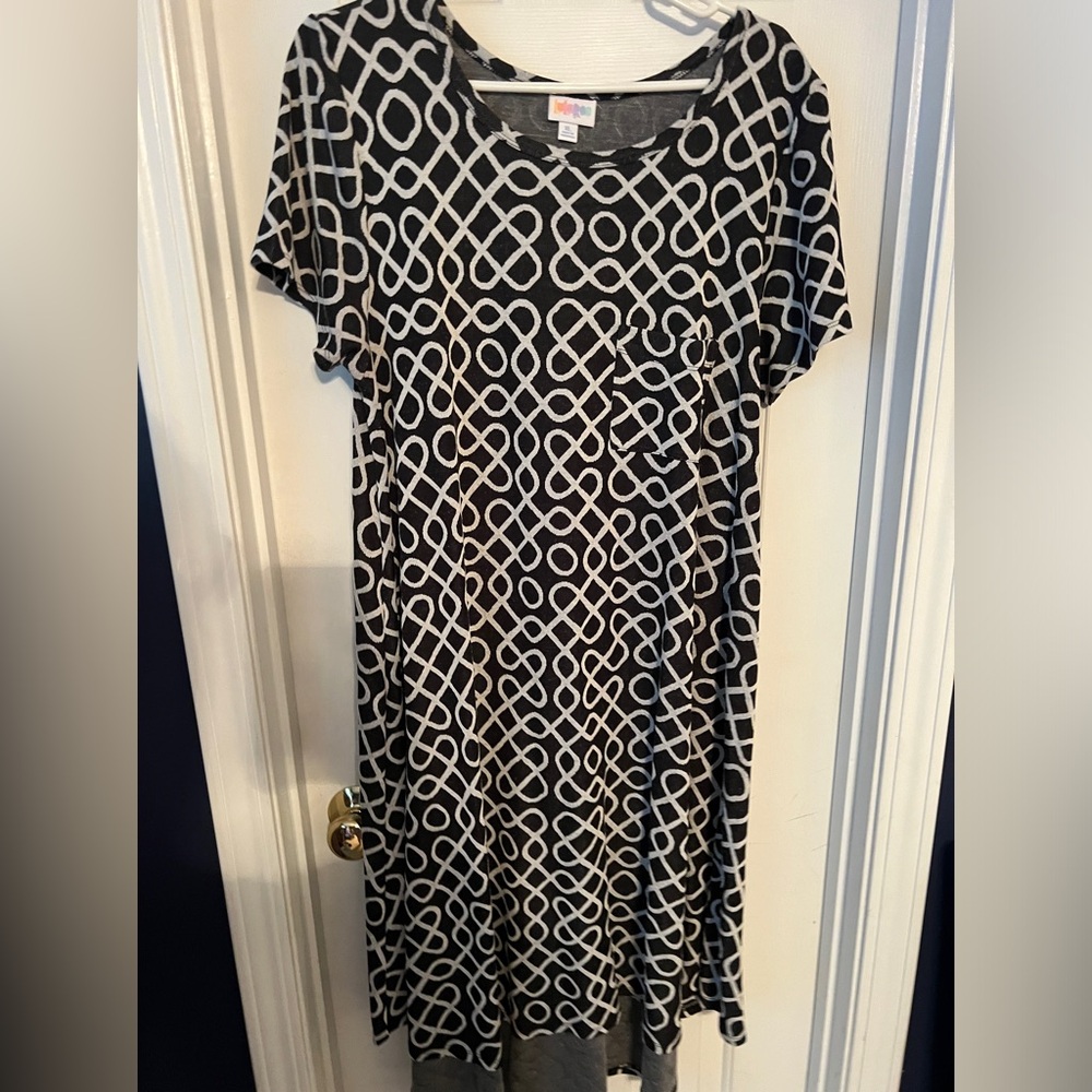 EUC Lularoe Carly jacquard fabric